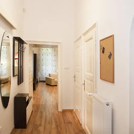 Apartment Charlotte Close To Opera