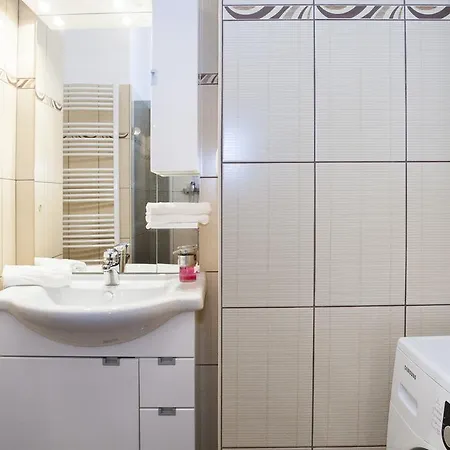 Charlotte Close To Opera Budapest